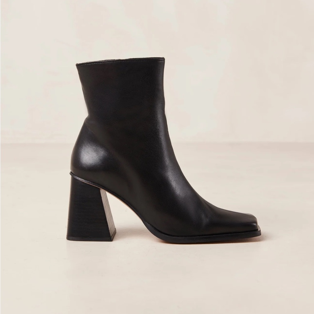 ALOHAS Black Heeled Boots